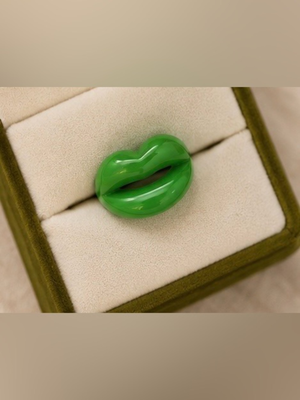 💚Green Resin Lips Ring – Size 7💚 💋